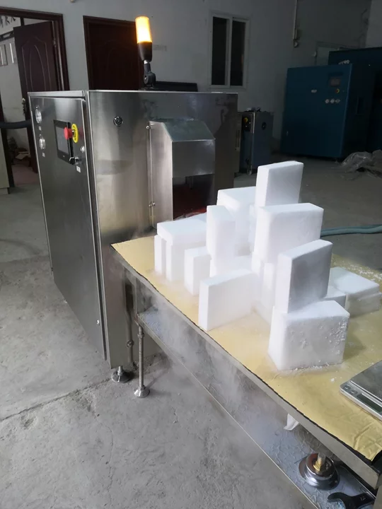 Dry ice block machine